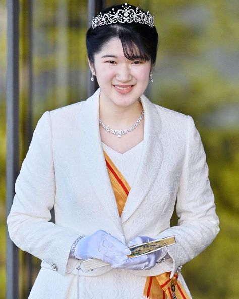 Royal Families on Instagram: “HIH Princess Aiko of Japan, The Princess Toshi has made her tiara debut today during her coming of age ceremonies 👑 🇯🇵 Princess Aiko, the…” Princess Kako Of Akishino, 20th Birthday, Coming Of Age, Prince And Princess, Tokyo Japan, Royal Family, Men's Blazer, Women's Blazer, Getty Images