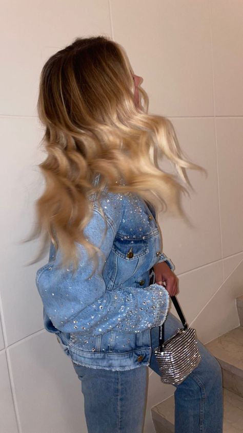 Sparkly Jean Jacket, Denim And Sparkles Outfit, Denim And Diamonds Aesthetic, Denim And Rhinestone Outfit, Denim Diamonds Theme Outfit, Bling Denim Jacket, Glitter Outfits, Jean Jacket Diy, Colored Denim Jeans