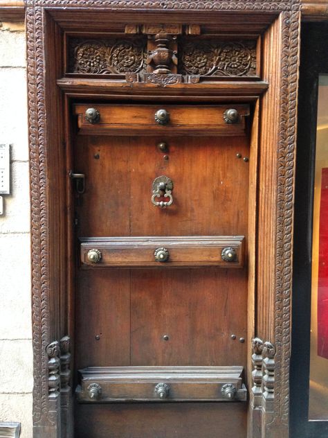 Chettinad Door Designs, Traditional Main Door Design Indian, Chettinad Architecture, Antique Wooden Doors, Furniture Moodboard, Tibidabo Barcelona, Main Door Design Photos, Chettinad House, House Projects Architecture