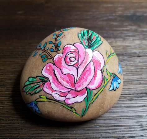 Rose rock painting by Rebeca Page Ladybug Crafts, Video Pink, Crayon Set, Rock Flowers, Stone Art Painting, Painted Rocks Kids, Wood Slice Ornament, Kid Rock, Rock Painting Ideas Easy