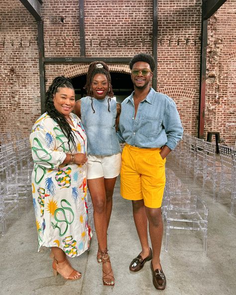 Outfit Synchronicity: when you understand the style assignment without even talking about it 🤭 ✨💅 #HamiltonMedia showed up to support + document our girl @carmeonhamilton during yesterday's @memphiswomensexpo panel discussion. So many great gems were dropped during that convo! 💎 #memphiscreatives #memphisblogger #blackcreatives #blackfashionbloggers #stylestalker #memphiswomensexpo Black Fashion Bloggers, Panel Discussion, Our Girl, Show Up, Gems, Black