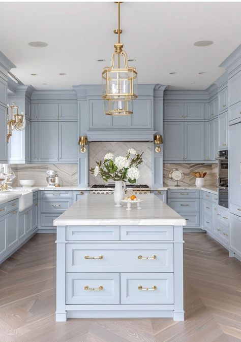 French Country Kitchens Blue, Grandmillennial Apartment, Aesthetic Blue Kitchen, Coastal Home Inspiration, Coastal Chic Kitchen Ideas, French Blue Cabinets, Blue Aesthetic Kitchen, House Interior Blue, Blue Bottom Cabinets White Top