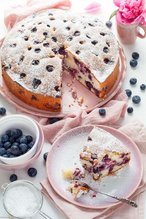 Einfacher Beeren Becherkuchen mit Joghurt - emmikochteinfach Baking Power, Austrian Recipes, Light Cakes, Homemade Cake Recipes, Coffee Cake Recipes, Sweets Cake, Breakfast Cake, Dessert Cupcakes, Baking Sweets