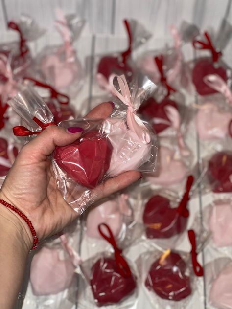 Handmade heart soap, ready for shipping. Please feel free to contact me about color.. It can be any color you want: pink,red,blue,white,orange,green,yellow,purple. We offer discount on bulk items. Heart Wedding Decorations, Valentine Soap, Heart Soap, Christmas Soap, Bridal Favors, Soap Favors, Geometric Heart, Red Candles, Handmade Heart