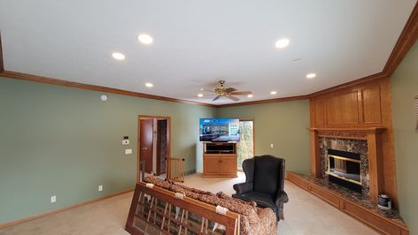 Best Paint Colors That Go With Oak Wood Trim Wood Trim Wall Color, Green Walls Brown Trim, Best Green Paint With Oak Trim, Paint Colors With Natural Wood Trim, Painted Doors With Stained Trim, Honey Oak Trim Living Room, Colors That Go With Walnut Wood, Wood Trim Paint Colors, Living Room With Oak Trim