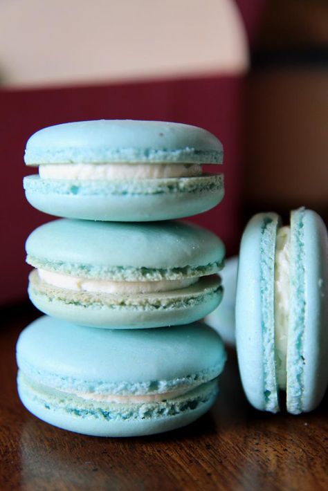 sky blue Blue Macarons Recipe, Cake Three Tier, Blue Macaroons, Macaron Wedding, Blue Macaron, Blue Macarons, I Am Still Alive, Macaroon Cake, Wedding Macarons