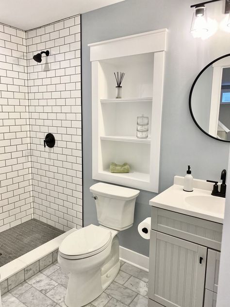 Wc Decoration, Washroom Design, Small Bathroom Makeover, Bathroom Redesign, Bathroom Remodel Shower, Bathroom Remodel Designs, Bathroom Inspiration Decor, Basement Bathroom, Upstairs Bathrooms