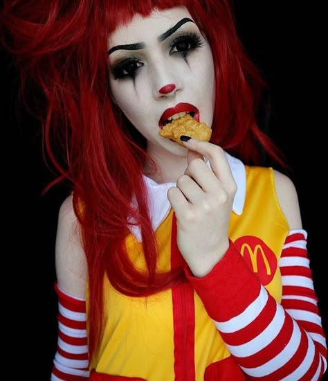 Eve Costume, Spooky Costumes, Halloween House Party, Cute Clown, Holiday Costumes, Crazy Cakes, Clown Makeup, Halloween Make Up, Up Halloween