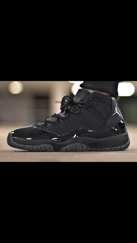 All black Jordan 11's Sneaker Ideas, Nike Streetwear, Shoes Sneakers Jordans, Fresh Shoes, Hype Shoes, Air Jordan Shoes, On Sneakers, Sneakers Men Fashion, Jordan 11