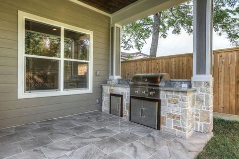 Small Outdoor Kitchens, Design Per Patio, Patio Layout, Outdoor Grilling, Grill Area, Outdoor Kitchen Bars, Outdoor Kitchen Appliances, Stone Patio, Outdoor Kitchen Decor