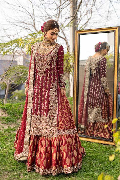 Maroon Nikah Dress, Barat Dress For Bride, Red Bridal Gharara, Baraat Dress, Bridal Dresses Pakistani, Barat Dress, Bridal 2024, Lengha Blouse Designs, Casual Bridal Dress