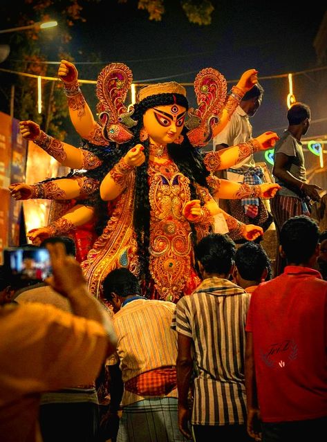 Bengali's biggest festival Durga Puja 🌺🪷 Bengali Durga Puja Photography, Ma Durga Wallpaper, Ma Durga Images Hd, Durga Aesthetic, Ma Durga Mandala Art, Ma Durga Images, Durga Images Hd, Ma Durga Painting, Durga Puja Photography