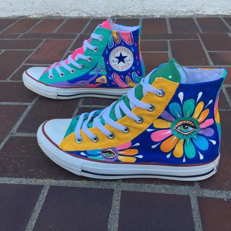 🌻Beverly Salas🌻 on Instagram: “Hi! These are my most recent pair of custom, hand painted converse!! I put so much love into everything I make, you guys! It’s not even…” Painting On Converse High Tops, Converse Hand Painted, Painted Converse Ideas, Diy Converse Shoes Paint, Posca Shoes, Painted Converse High Tops, Custom Painted Converse, Customising Clothes, Hand Painted Converse