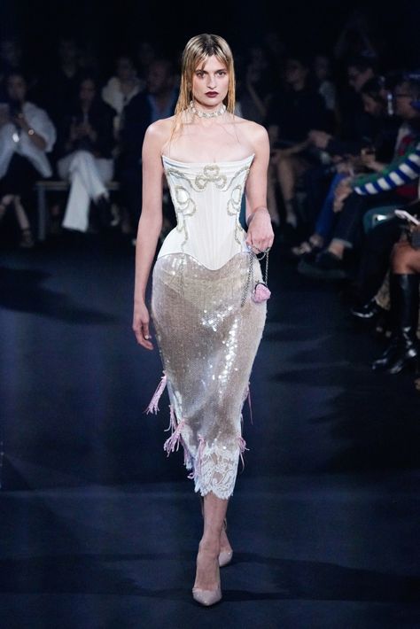 Goddess Outfit, Runway Fashion Couture, Runway Outfits, Spring 2025, Show Collection, Weird Fashion, Fashion Week Runway, September 2024, Red Carpet Dresses