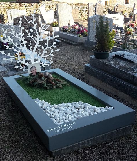 Graveside Decorations, Tombstone Diy, Tombstone Designs, Grave Yard, Cemetery Monuments, Frozen Pictures, Grave Flowers, Cemetery Decorations, Grave Decorations