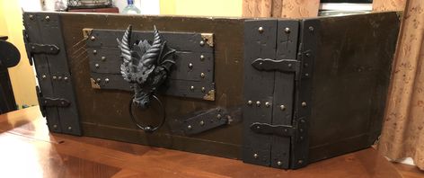 Dungeons & Dragons Custom Dungeon Masters Screen Dungeons And Dragons Dm Screen, Dnd Dungeon Master Screen, Custom Dm Screen, Dnd Screen Diy, D&d Game Room Ideas, Dm Screen Diy, Diy Dm Screen, Diy Dungeons And Dragons, Dnd Setup