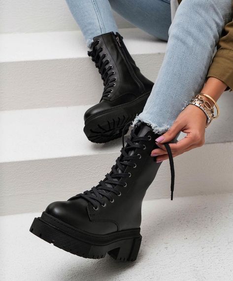 Combat Boots Women, Lace Combat Boots, White Combat Boots, Bad Room, Boots Outfit Ankle, Gucci Boots, Shoes Heels Classy, Swag Girl Style, Thomas Shelby