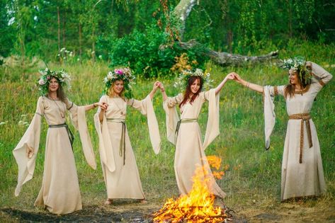 Pagan Wedding Dresses, Slavic Paganism, Solstice Celebration, Pagan Wedding, Women's Circle, Commitment Ceremony, Human Poses Reference, Beltane, Summer Solstice