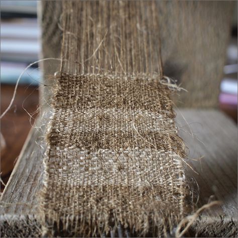 Petroglyphs Art, Pin Weaving, Weaving Loom Diy, Weaving Loom Projects, Rigid Heddle Weaving, Weaving Ideas, Creative Tutorials, Weaving Designs, Textile Fiber Art