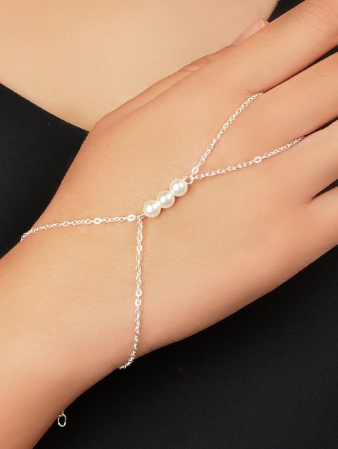 Hand Chain Jewelry, Finger Bracelets, Surf Jewelry, Hand Chain Bracelet, Embellished Fashion, Fancy Jewelry Necklace, Leg Chain, Pretty Jewelry Necklaces, White Pearl Bracelet