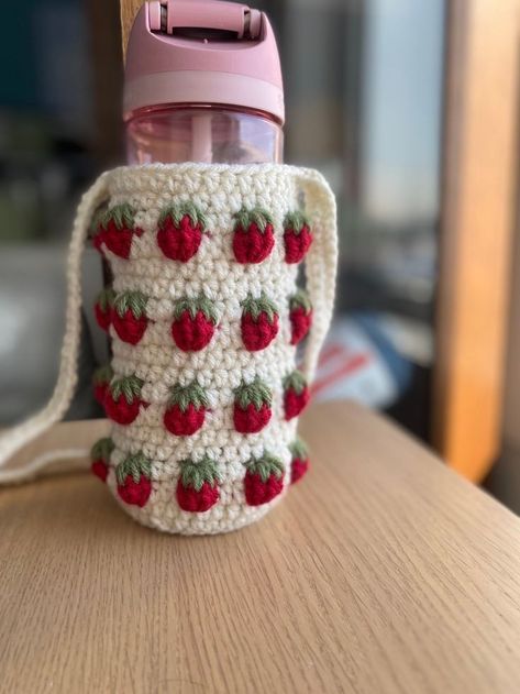 Strawberry Water Bottle, Crochet Bottle Cover, Strawberry Keychain, Strawberry Water, Crochet Water Bottle Holder, Matching Keychain, Crochet Fairy, Crochet Strawberry, Water Bottle Carrier