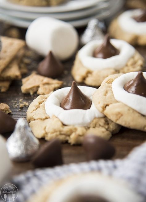 Hershey Kiss S'mores Cookies Graham Cracker Cookie Dough, Hershey Kiss Cookies, S Mores Cookies, Graham Cracker Cookies, Cookie Base, Best Christmas Cookie Recipe, Kiss Cookies, Smores Cookies, Hershey Kiss