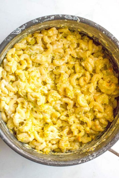 Macaroni and cheese with veggies blended in Mac And Cheese Veggies, One Pot Veggie Mac And Cheese, Mac And Cheese Vegetables, Mac And Cheese With Veggies, Vegan Mac And Cheese Potato Carrot, Veggie Mac And Cheese, Mac And Cheese Muffins, Cheese Muffins, Kinds Of Cheese