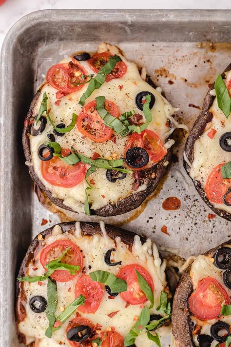 If you're a fan of pizza (who isn't!) but want a healthier, low-carb option then our portobello mushroom pizza recipe is a must-try! It's flavorful with its melty cheese and yummy toppings, it's a pizza that's good for you and definitely a Whole Lotta Yum! Portabella Mushroom Pizza Recipes, Portabella Mushroom Pizza, Healthy Homemade Pizza, Portobello Mushroom Pizza, Whole Lotta Yum, Mushroom Pizza Recipes, Portabella Mushroom, Easy Meals For One, Healthy Pizza Recipes