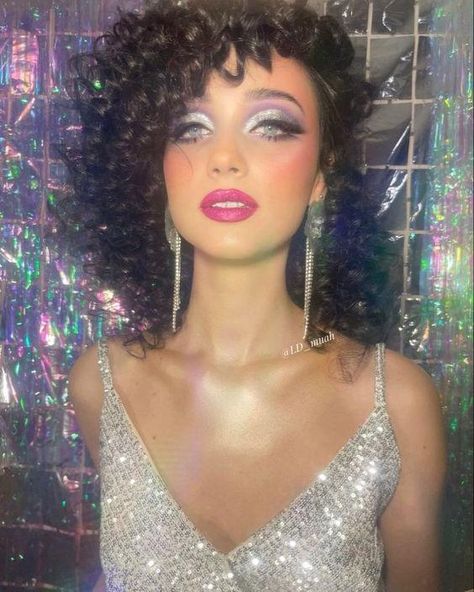 Disco Makeup 1970s, 70s Glam Makeup, 70s Makeup Disco, Disco Hair And Makeup, 70’s Makeup, 70s Disco Makeup, 70s Hair And Makeup, Mode Disco, Look Disco