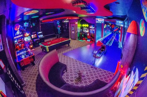 Gaming Room Setup Ideas, Room Setup Ideas, Home Bowling Alley, Arcade Room, Game Room Basement, Home Cinema Room, Video Game Room Design, Chill Room, Arcade Game Room