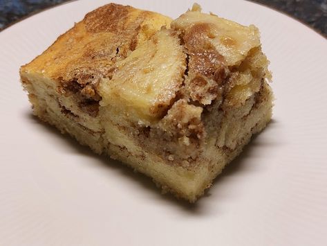 Big Mama Cake, Big Mama Cinnamon Roll Cake, Breakfast Cakes, Cinnamon Roll Recipe Homemade, Cinnamon Icing, Baking Homemade, Mississippi Pot Roast, Basic Cake, Cinnamon Muffins