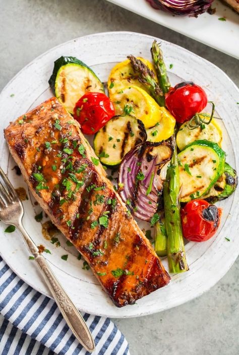 Simple to make, delicious to eat. Best Grilled Salmon Recipe, Best Salmon Recipe, Grilled Salmon Recipes, Resep Diet, Salmon Dinner, Salmon Dishes, Grilled Fish, Cooking Classy, Health Dinner Recipes