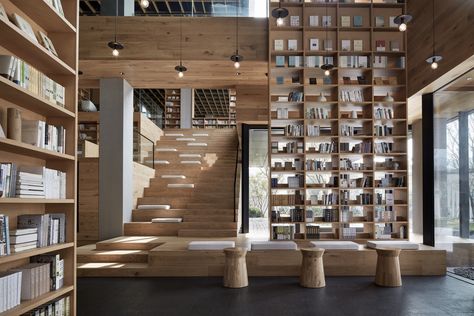 Library Lobby Design, Wooden Library, Library Interior, Library Architecture, Home Library Design, Design Library, Jungle Gym, Library Design, Hangzhou