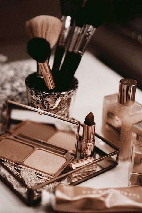 Instagram Makeup Artist, Portret Feminin, Boujee Aesthetic, Braut Make-up, Eye Makeup Ideas, Gold Aesthetic, Luxe Life, Classy Aesthetic, Luxury Aesthetic