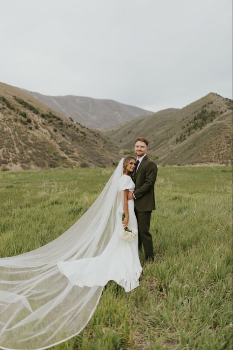 Bridal Photoshoot Mountains, Wedding Photos In Mountains, Mountain Wedding Photoshoot, Wedding Photo Ideas Mountains, Classy Mountain Wedding, Mountain Bridal Portraits, Wedding Dress Puff Sleeve, Dresses Lds, Grooms Suits