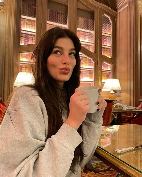 Camila Morrone, Bellini, Couple Goals, Brown Hair, Cortes De Pelo, Just In Case, Pretty People, Cool Girl, My Girl