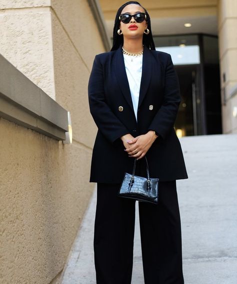 Black And White Business Casual Plus Size, Plus Size Business Attire All Black, Black Blazer Outfits For Women Plus Size, Plus Size White Blazer Outfits, How To Style A Black Blazer Plus Size, Black Outfit Plus Size, Affirmation 2024, Outfit Noir, Bold Colors Fashion