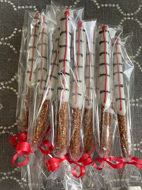 12 Medical Themed Chocolate Covered Pretzel Thermometers - Etsy Nurse Graduation Table Centerpiece, Nursing Grad Cake Ideas, Nursing Grad Party Ideas, Nursing Decorations, Nurse Themed Graduation Party, Nurse Theme Party, Bsn Graduation Party, Nurse Graduation Party Ideas, Graduation Party Ideas 2023