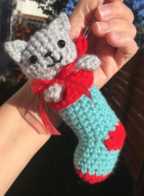 Christmas Amigurumi Pattern, Kat Haken, Crochet Store, Chat Crochet, Crochet Stocking, Neko Atsume, Crochet Xmas, Cat Christmas Ornaments, Christmas Stocking Pattern