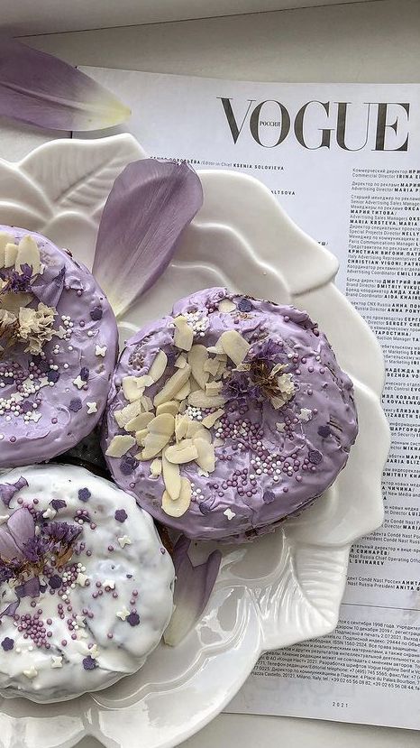 Purple Desserts, Kue Macaroon, Purple Food, Purple Vibe, Lavender Aesthetic, Purple Themes, Purple Wallpaper Iphone, Think Food, All Things Purple