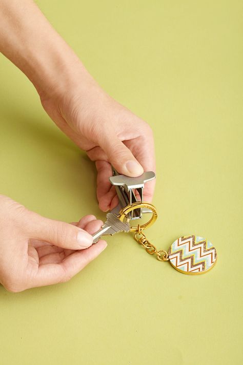 No more broken nails: To add to your key ring, wedge a staple remover's teeth between the coils, then clamp down to separate them — a new key will slide on easily.  - GoodHousekeeping.com Staple Removers, Soda Can Tabs, Staple Remover, Can Tabs, House Tips, Broken Nails, Handy Dandy, Making Life Easier, Amazing Life Hacks