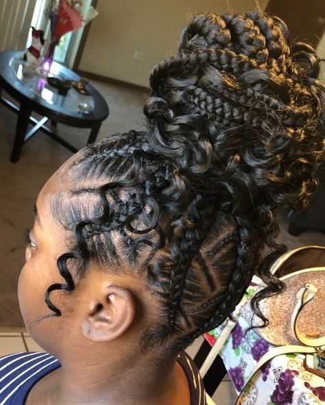 Chicago🌆🤗Hairstylist✂️😍 on Instagram: “Boho Bun / Pony ♥️♥️♥️ CATCH THIS SLAY 😍 WE ROCKING BRAIDS ALL SUMMER ☀️😝 #jadaaslaymyway #jadaacreation #braids #stitchbraids #feedins…” Boho Bun, Perfect Ponytail, Feed In Braids Hairstyles, Braided Bun Hairstyles, Loose Braids, Hairstyle Inspo, Braided Ponytail Hairstyles, Girls Hairstyles Braids, Cornrow Hairstyles