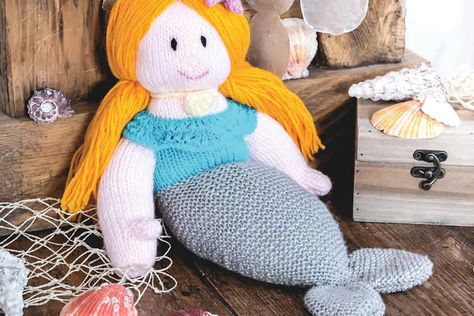 Knitted Mermaid Doll Free Pattern, Mermaid Knitting Pattern Free, Mermaid Toys, Pretty Mermaids, Simply Knitting, Free Toys, Animal Knitting Patterns, Baby Cardigan Knitting Pattern, Mermaid Dolls