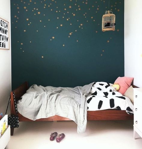 Absolutely love the dark wall and colour scheme here. Rose Bedroom, Mcm House, Boys Rooms, Kids Room Inspiration, Toddler Bedrooms, Trendy Bedroom, Kids Room Wall, Big Boy Room, Kids Interior