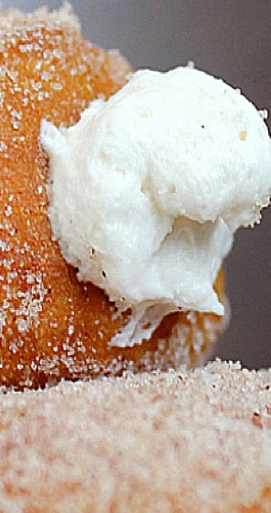 Vanilla Creme Filling, White Cream Donut Filling, Creme Filled Donut Recipe, Cream Filled Donut Recipe, Cake Chart, Creme Filling, Cream Filled Donuts, Cake Treats, Doughnut Recipe Easy