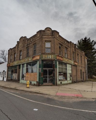 Abandoned Store Concept Art, Abandoned Store Aesthetic, Apocalypse Ideas, Abandoned Store, Planet 9, Male Protagonist, Environment Photo, Old Abandoned Buildings, Abandoned Town