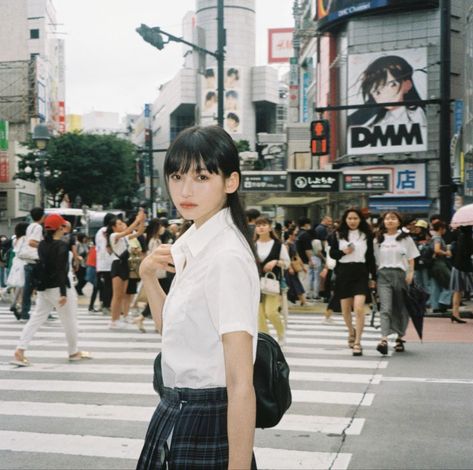 Japanese Aesthetic Photography, Shibuya Crossing Pose, Osaka Photo Ideas, Shibuya Crossing Photography, Tokyo Aesthetic Outfit, Japanese Photoshoot, Tokyo Photoshoot, Shoujo Aesthetic, Tokyo Picture