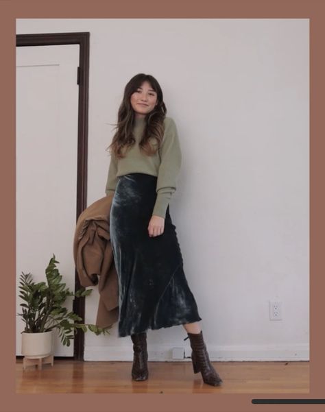 Velvet Skirt Outfit, Worst Outfits, Winter Skirts, Winter Skirt Outfit, Job Interviews, Maxi Skirt Outfits, Winter Trends, Skirt Outfit, Mode Inspo