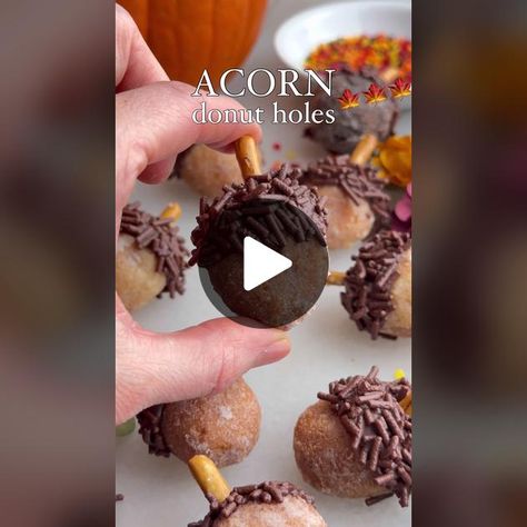 TikTok · Chelseasmessyapron Donut Hole Acorns Fall Treats, Donut Hole Acorns, Acorn Donut Holes, Christmas Donuts Ideas, Acorn Treats, Fall Sprinkles, Winter Breakfast, Christmas Donuts, Thanksgiving Treats