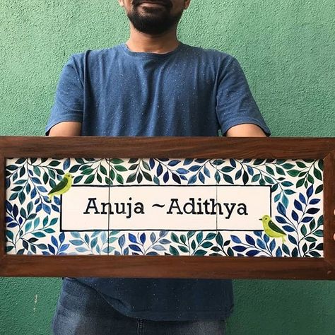 Name Plate Painting Ideas, Name Plate Ideas For Home Diy, Hand Painted Name Plates, Ceramic Name Plate, Painted Name Plates, Name Plate Drawing, Name Plates For Home Diy, Plate Drawing, Door Name Plates